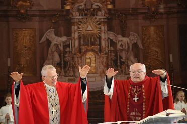 Überdioezesane Firmung Sonntagberg (10h30) Sonntagberg, 07.06.20205 Überdiözesane Firmung in der Basilika Sontagberg . Bei zwei Firmungsmessen in den "geistigen...