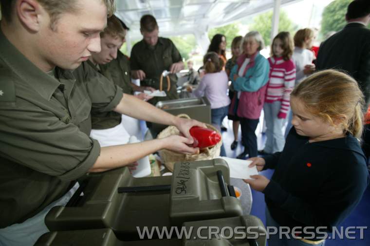 05.08.24_080 F�r's leibliche Wohl sorgte die 3. Panzergrenadierbrigade Mautern des �sterr. Bundesheeres.