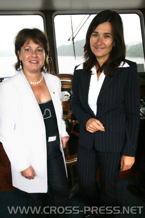 05.08.24_104 Organisatorin Maria Hetzer mit Miteigent�merin der 'Brandner Schiffahrt GmbH'.