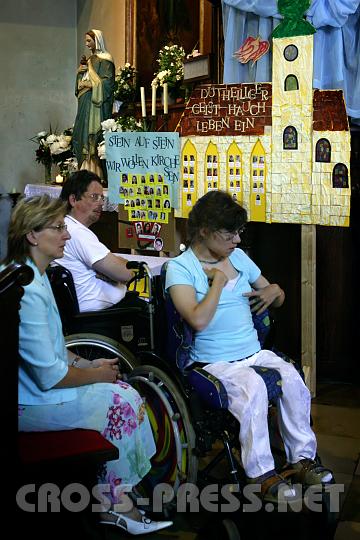 2008.06.01_09.58.34.JPG - Als Christen wissen wir, das wir uns unserer Mitmenschen, die k�rperlich oder geistig "arm" sind, nicht sch�men m�ssen, denn Jesus ist, nach Seinen eigenen Worten, auf eine besondere Weise nicht nur MIT, sondern auch IN ihnen.   Mutter Theresa hat in den armen, kranken und behinderten Menschen Jesus selbst gesehen.