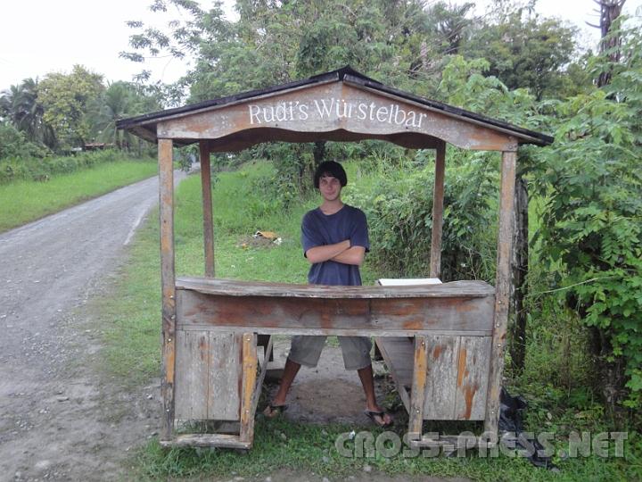 5-60.JPG - "Rudi's Würstelbar" mitten im Regenwald.