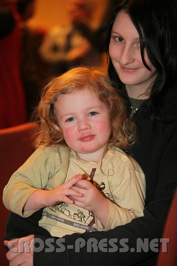 2011.02.25_21.12.27.jpg - Antons Cousine mit Söhnchen Alexi.