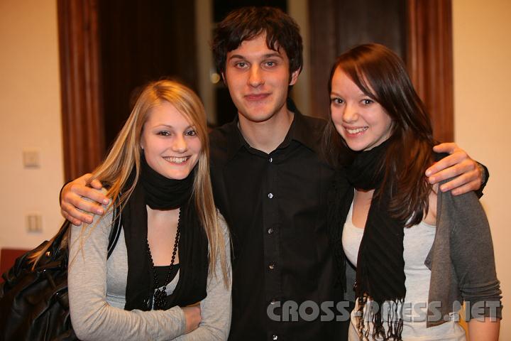 2011.02.25_21.53.08_01.jpg - Christina Schimböck (links) hat zur gleichen Zeit wie Anton Maurer in Costa Rica ein Auslandsschuljahr gemacht, Anna Schweizer (rechts) möchte sich für ein freiwilliges Jahr in Equador melden.