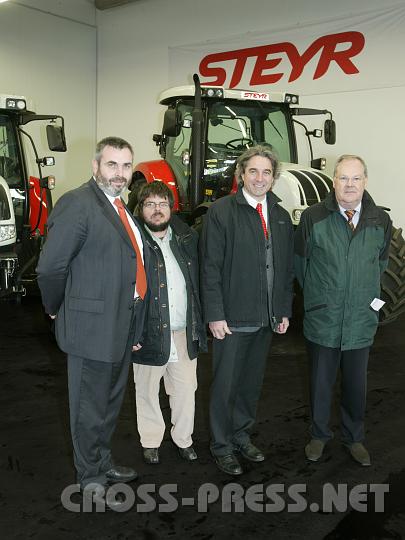 2008-02-18_14.52.47.JPG - Helmut Schiefer, Obmann der Wirschaftskammer, Bezirksstelle Amstetten; Marco Buchinger; Dr. Erwin Buchinger, Sozialminister und Dipl. Ing. Hans-Jochen Kessler, Gesch�ftsf�hrer CNH �sterreich GmbH.