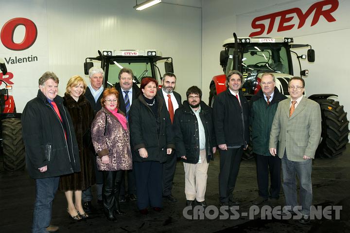 2008-02-18_14.53.12.JPG - Festg�ste:  u.a. B�rgermeister von St.Valentin Manfred Mie�ner (ganz links) und Sozialminister Dr. Erwin Buchinger (3. v.r.).