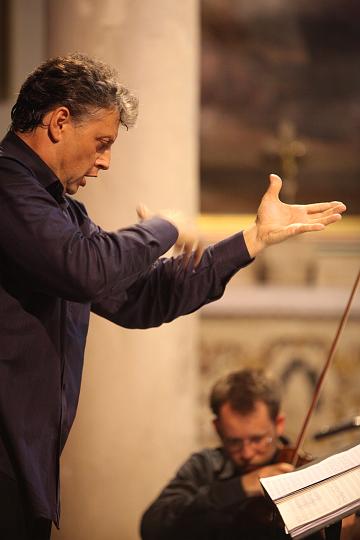 2009.08.20_21.25.56.jpg - Cantus Ensamble "Ivan Filipovic" izvode "Plac osorski" od Berislava �ipu�a u osorskoj Katerdrali pod vodstvom Gorana Jerkovica i Berislava �ipu�a sa solistima Monika Cerovcec (sopran, andeo), Martina Gojceta Silic (mezzosopran, Gospa), Domagoj Dorotic (tenor, Isus), Goran Juric (bas, Ivan).