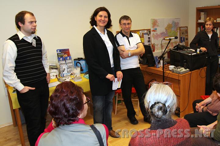 2010.02.20_16.29.40.jpg - Dream Team.  ;)   Christoph Weiss, Studioleiter, Christa Neugebauer, PR-Verantwortliche, und Leo Scjheibreithner sprechen �ber die verschiedenen M�glichkeiten einer Mitarbeit beim Radio.