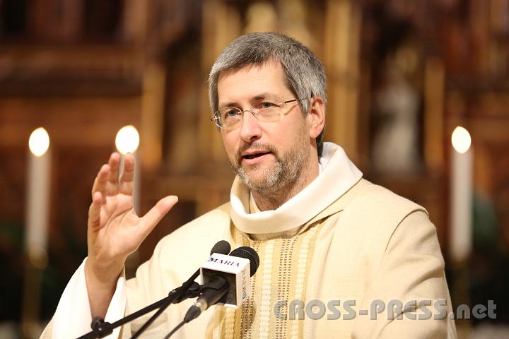 2012.11.25_18.12.12.jpg - Programmdirektor Andreas Schätzle hielt die Predigt.