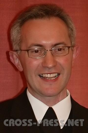 07.03.30_004b.JPG - Weihbischof Leichtfried.   Die strahlende Lebensfreude im Person.