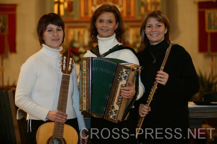 06.12.16_066 'Querpfeifer': Regina Schwingenschl�gl, Gertrude Rosenfehllner, Christina Meyer