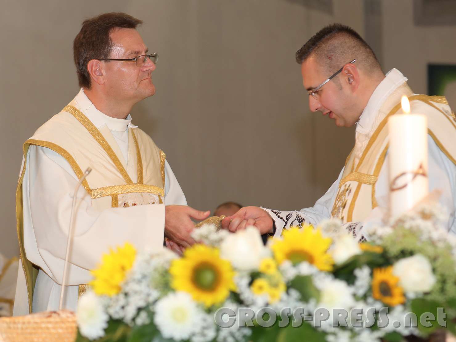 2017.09.10_17.00.39.jpg - Überreichung des Tabernakelschlüssels durch Dechant P. Jacobus Tisch