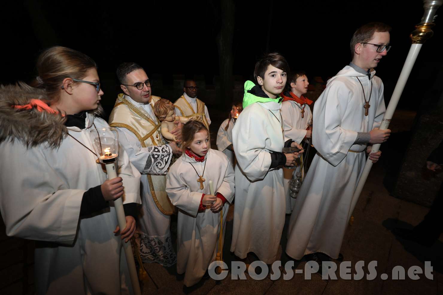 2017.12.24_23.58.51.JPG - Einzug mit dem "Christkind"