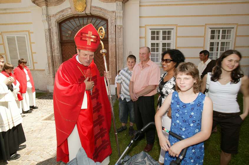 Firmung mit Abt P. Berthold und Prälat Vögt um 10:30h