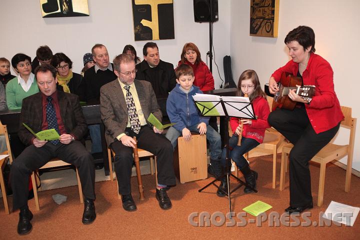 2009.02.15_09.28.52.jpg - "Familienmusik Deinhofer", wie der Abt die engagierte Familie liebevoll und scherzhaft nannte, sorgte f�r stimmungsvolle "Valentinstagsmusik".