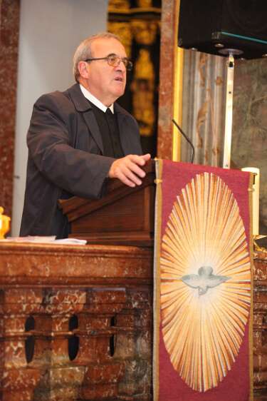 Firmung mit Abt Berthold Heigl und Propst Raimund Breiteneder um 08h