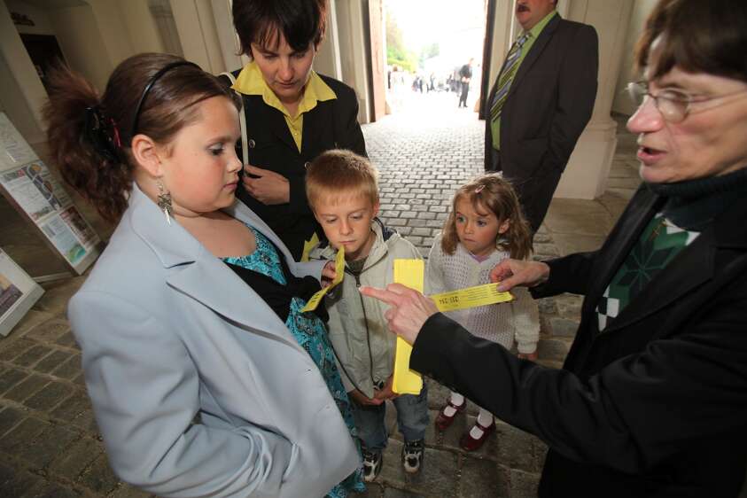 Firmung mit Abt Berthold Heigl und Propst Raimund Breiteneder um 10:30h