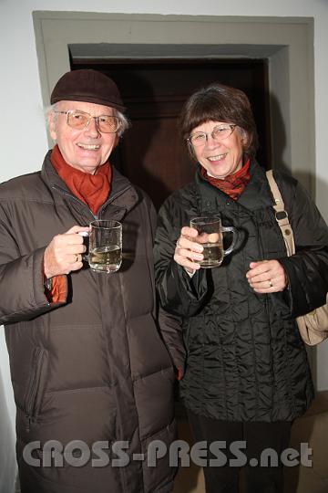 2012.11.04_12.11.19.jpg - Unter den Gästen: Dr.Heimo Cerny, Autor des Buches "Vierkanter. Wahrzeichen des Mostviertels", mit Gattin Mag.Ingrid Cerny.