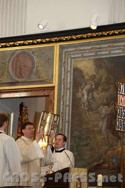 2014.03.21_10.07.58.jpg - Das Evangelium wurde von P. Dominik Riegler gelesen.