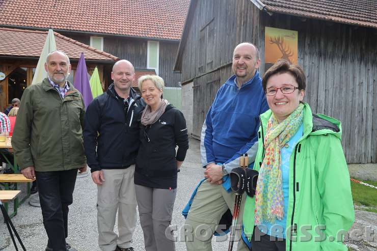 2014.05.04_11.12.54.jpg - Mitarbeiter des Stiftes pilgern mit.