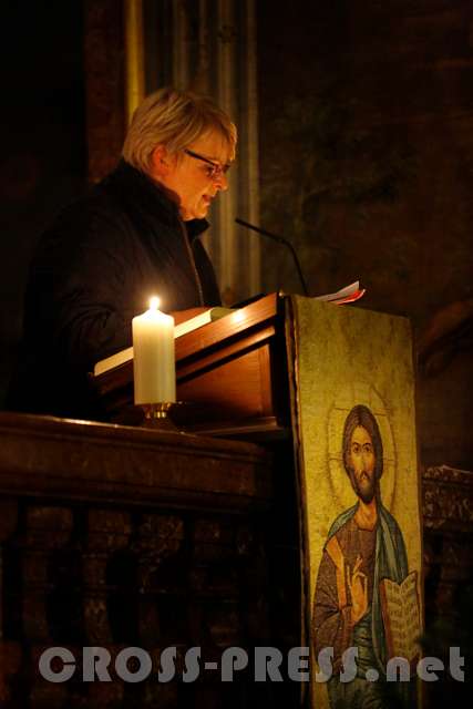 2015.10.31_20.34.32.JPG - Mag. Siegi Witzany liest aus Gen. 12,1-2.