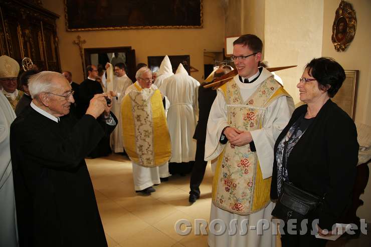 2016.07.03_16.43.01.JPG - Pater Raphael als Fotograf.  :)