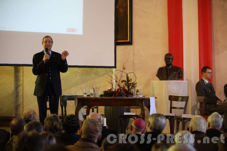 2016.11.29_11.32.55.JPG - Christoph Leitl in seiner Festrede: „Freiheit, soziale Sicherheit, Ausgleich und Bildung sind zentrale Säulen der Einstellungen Julius Raabs.“.