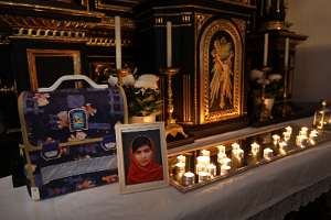 Nacht der 1000 Lichter Malala Yousafzai, Kinderrechtsaktivistin aus Pakistan und jüngste Friedensnobelpreisträgerin.