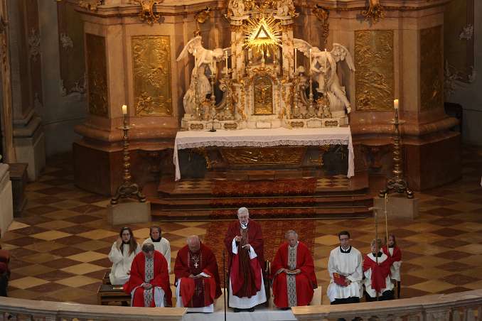 Firmung mit Abt Petrus Pilsinger und Altabt Johannes Gartner (08h)