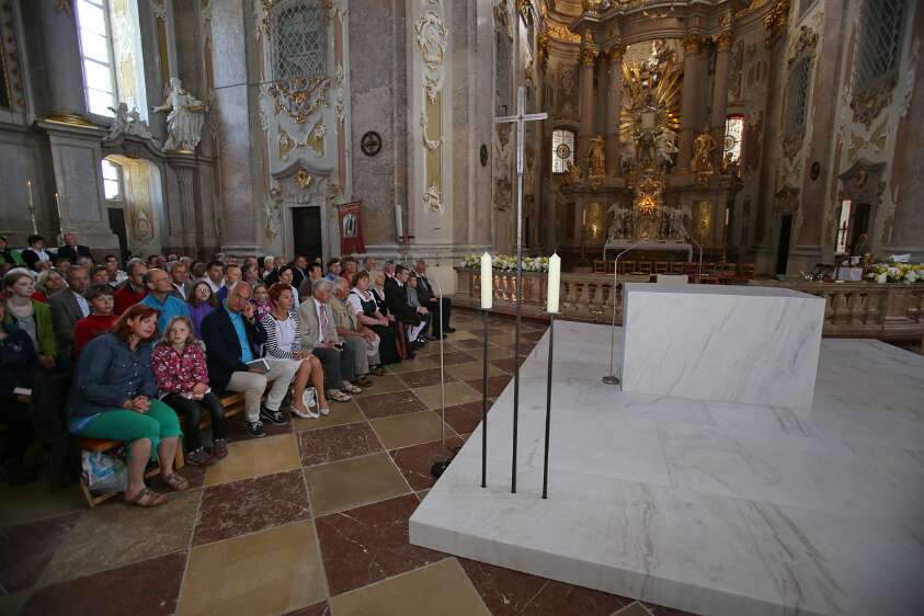 Altarweihe mit Nuntius Zurbriggen