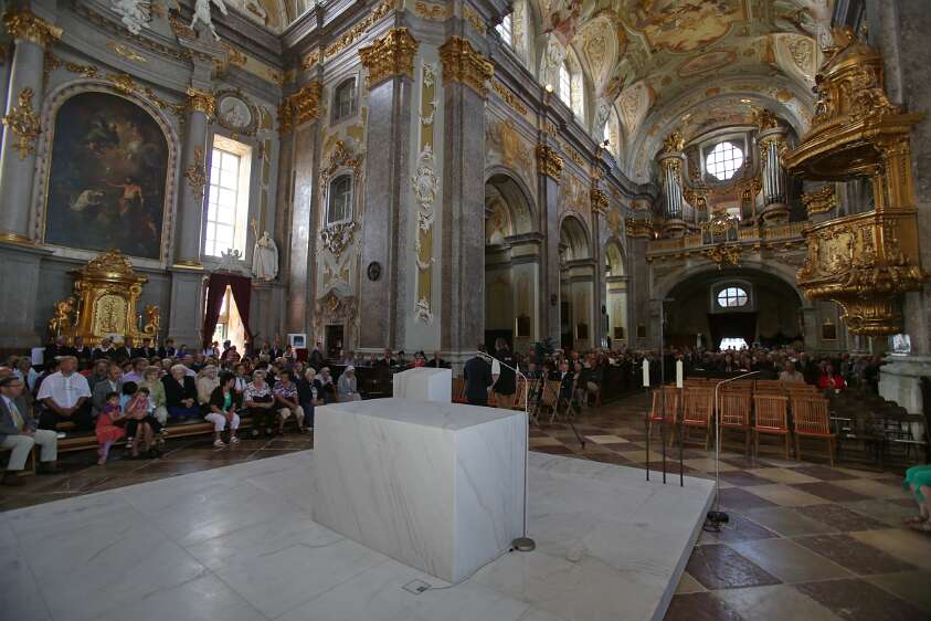 Altarweihe mit Nuntius Zurbriggen