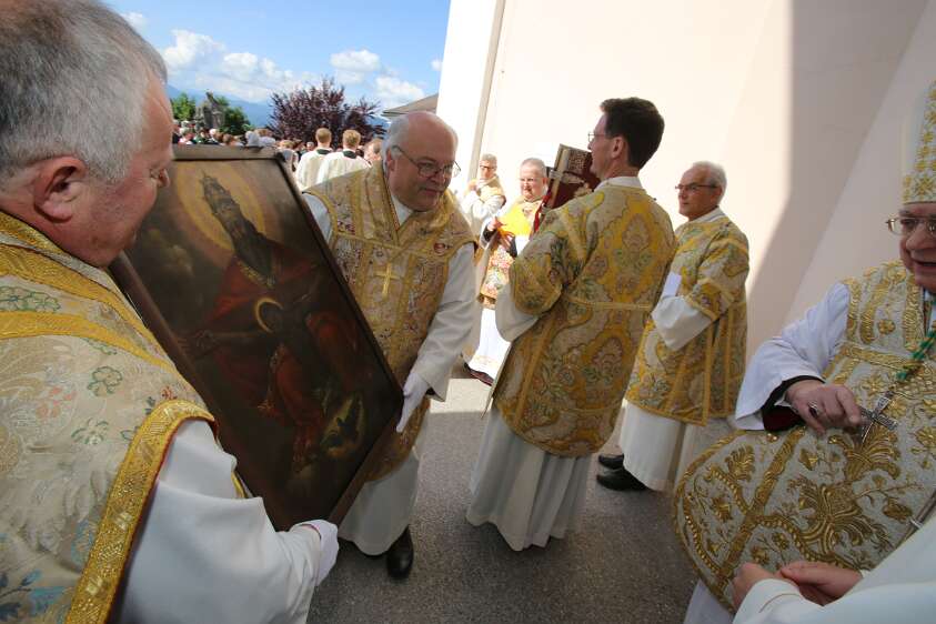 Altarweihe mit Nuntius Zurbriggen