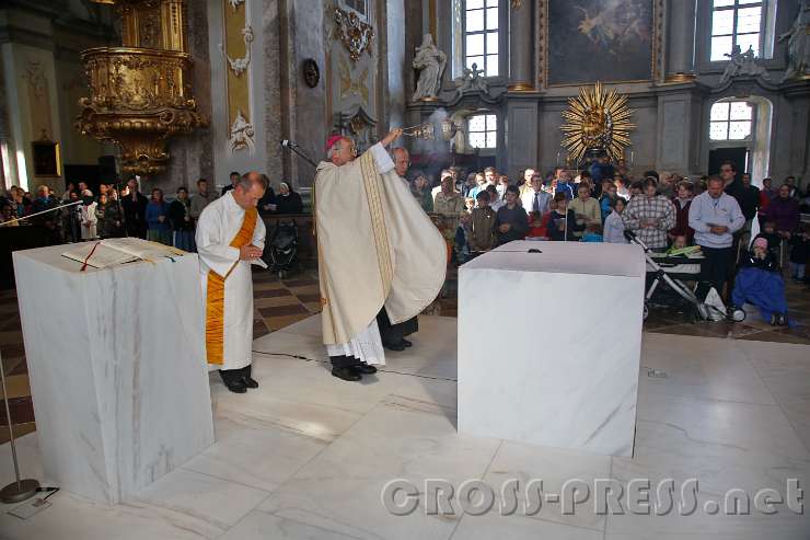 2015.09.06_14.41.56.JPG - Inzensierung des Altars.