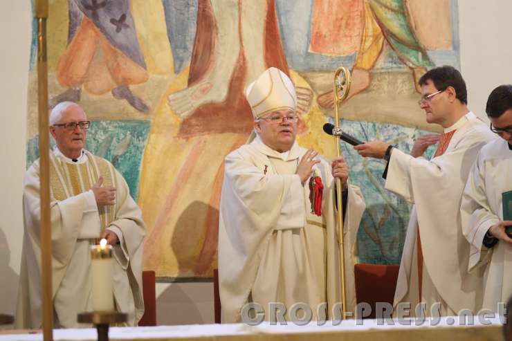 2016.10.16_10.37.19.JPG - Abschluss-Segen von Abt Petrus.