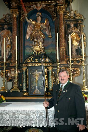 2008.07.27_11.10.14.JPG - Mesner Karl Nu�baumer wurde f�r seine 40-j�hrige T�tigkeit mit dem Mesnerkreuz in Gold geehrt.