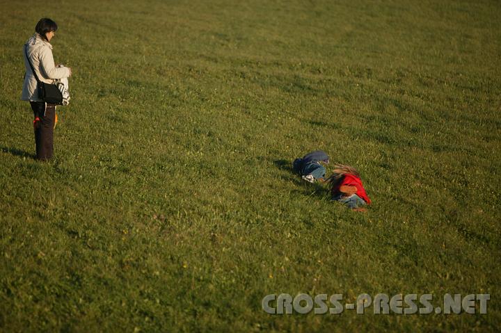 2008.10.26_17.03.03.JPG - Toll, dass bei einer Bergmesse die Kleinsten nicht st�ren, auch wenn sie den Berghang hinunterrollen... :)