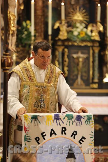 2012.10.07_09.06.26.jpg - Abt Berthold Heigl zelebriert die Jubiläumsmesse.