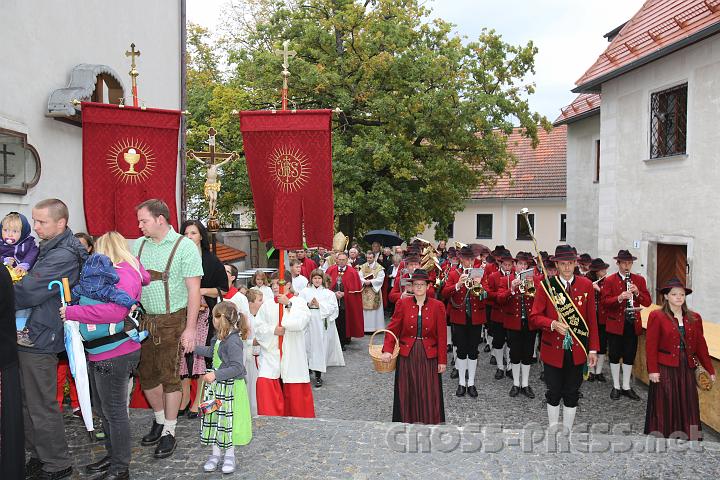 2012.10.07_08.44.28.jpg - Kirchplatzl :)