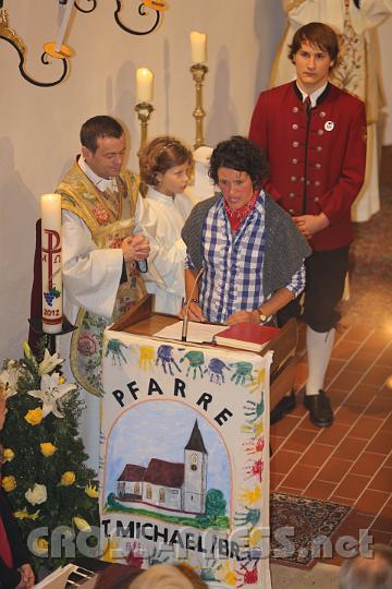 2012.10.07_09.32.47.jpg - Edith Gassner liest eine Fürbitte.