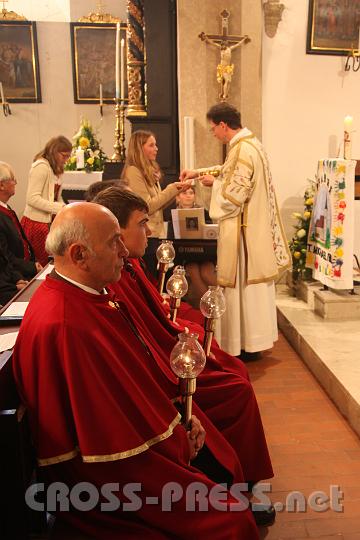 2012.10.07_10.02.03.jpg - Die "Windlichtträger" gehören zur Tradition von St.Michael.