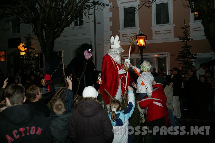 2007-12-06_19.20.46.JPG - So wie im echten Leben: wo Menschen viele Gnaden von Gott geschenkt werden, versucht das  B�se, diese zu stehlen.