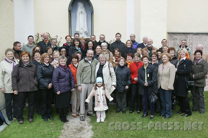 2008.10.26_11.30.26.JPG - Gemischter Chor: S�nger/innen aus St.Radegund mit dem Singkreis Seitenstetten.  ;)