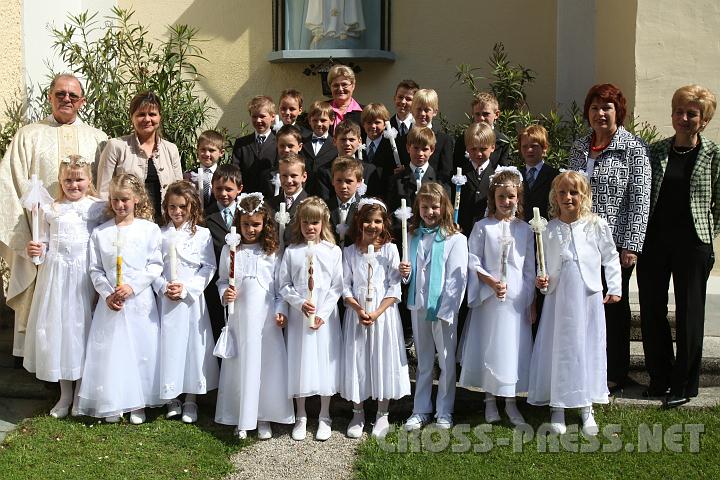 2010.05.09_09.17.02.jpg - Pfarrer Anton Schuh, VOL Regina Piwonka, vtl. Rel. Anna Laaber, VOL Margin Mayer und Dir. Beate Heuras vor der Pfarrkirche.