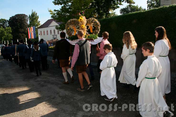 2016.09.25_10.05.07.jpg - ... zum Schloss