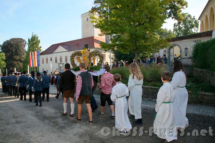 2016.09.25_10.05.15.jpg - ... zum Schloss