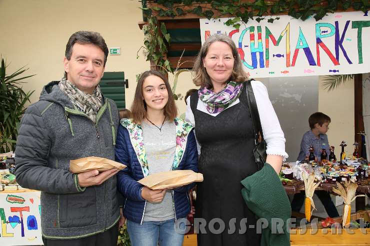 2016.09.25_11.46.48.jpg - Karl und Helga Rumpl mit ihrem italienischen Gastkind.