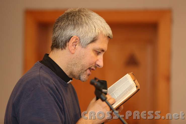 2014.11.23_14.31.02.jpg - Matthäus 6, 19-34: "... Macht euch also keine Sorgen und fragt nicht: Was sollen wir essen? Was sollen wir trinken? Was sollen wir anziehen? 32 Denn um all das geht es den Heiden. Euer himmlischer Vater weiß, dass ihr das alles braucht. 33 Euch aber muss es zuerst um sein Reich und um seine Gerechtigkeit gehen; dann wird euch alles andere dazugegeben. 34 Sorgt euch also nicht um morgen; denn der morgige Tag wird für sich selbst sorgen. Jeder Tag hat genug eigene Plage."