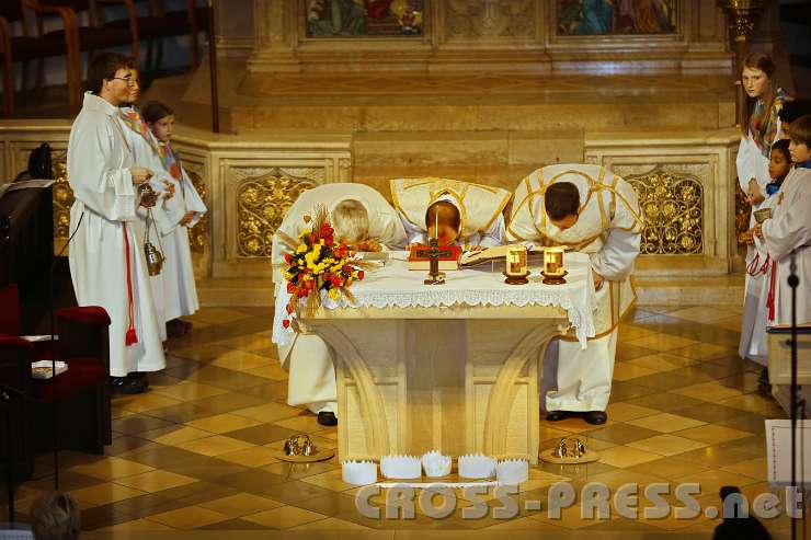 2014.11.23_17.33.57.jpg - Die heilige Messe beginnt.
