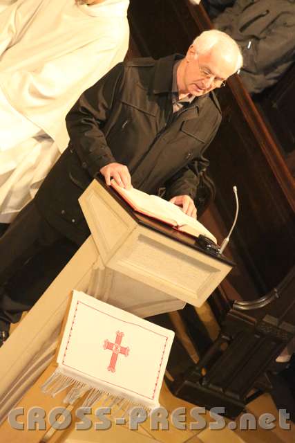 2014.11.23_17.53.02.jpg - 1. Lesung, vorgetragen  von Christoph Hochleitner (Moderator im RM Studio Amstetten).