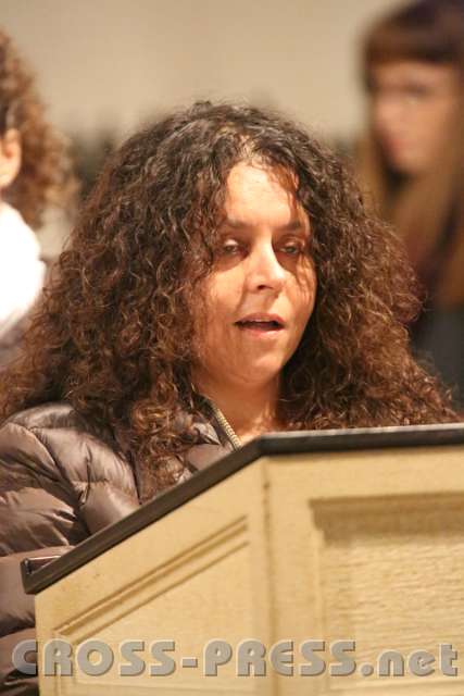 2014.11.23_18.26.57.jpg - Fürbitten: hier vorgebracht von Brigitte Horvath.