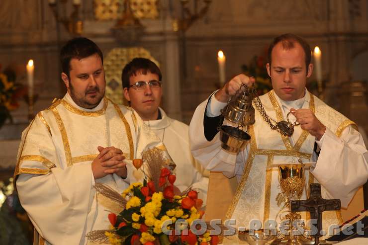 2014.11.23_18.31.57.jpg - Inzensierung des Altares